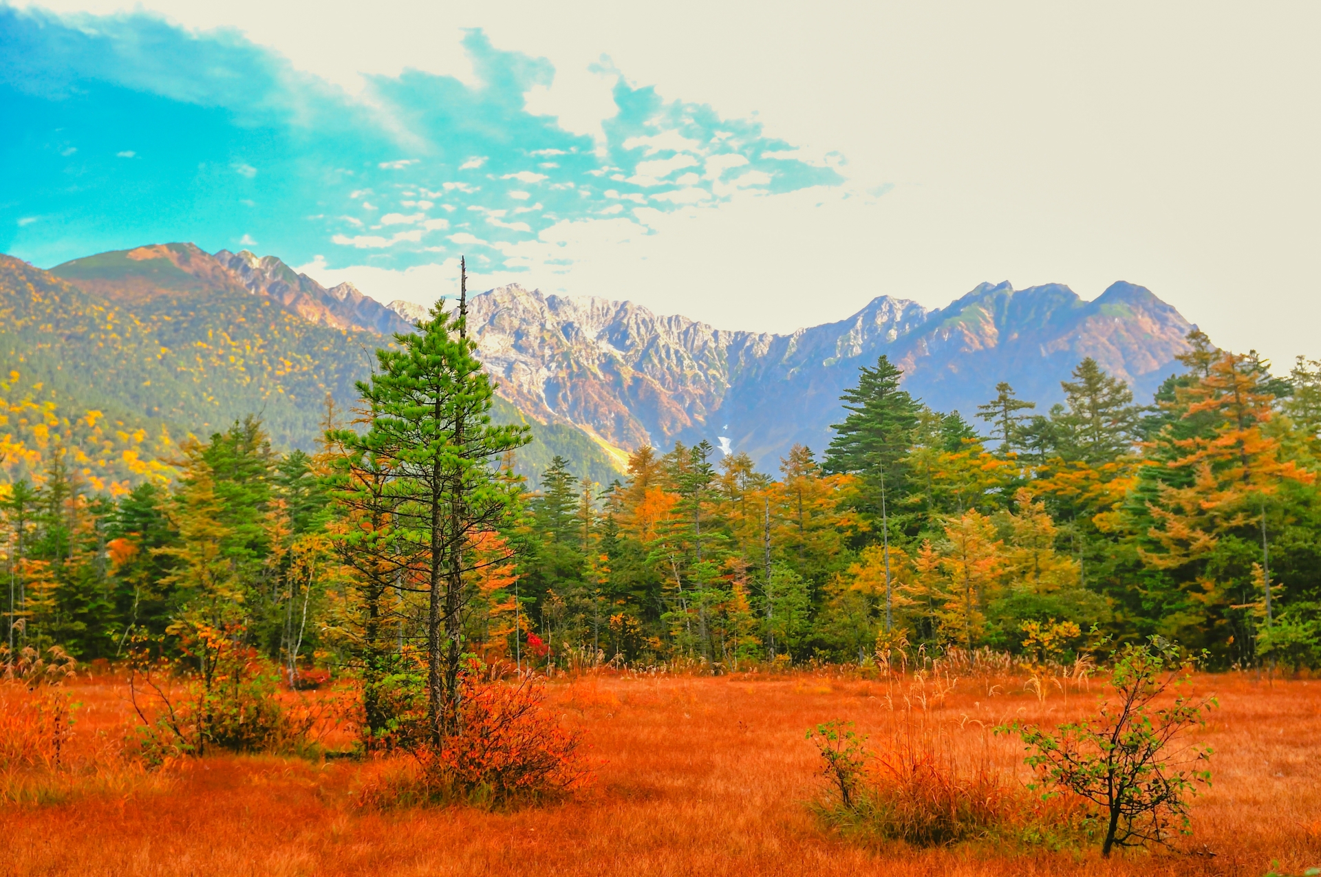 焼岳で紅葉もみじ狩り 見頃時期など紹介 山頂が絶景 情報発信ブログサイト Blue Rose