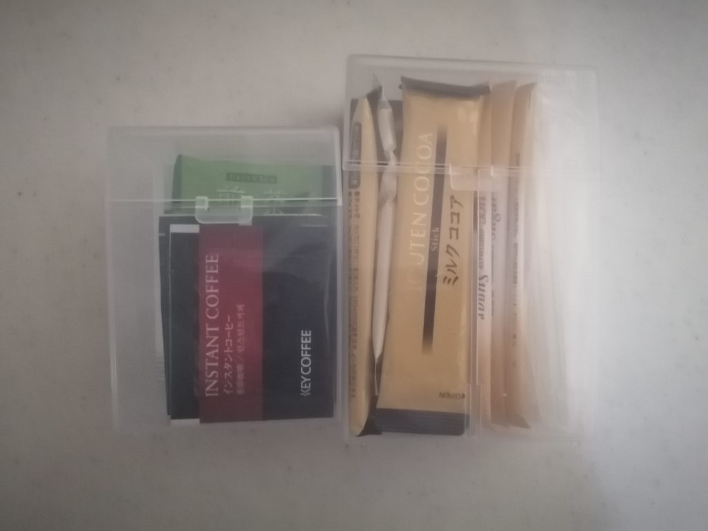 セリアの片手で開けて取り出しやすいワンハンド収納ケースが超優秀 情報発信ブログサイト Blue Rose